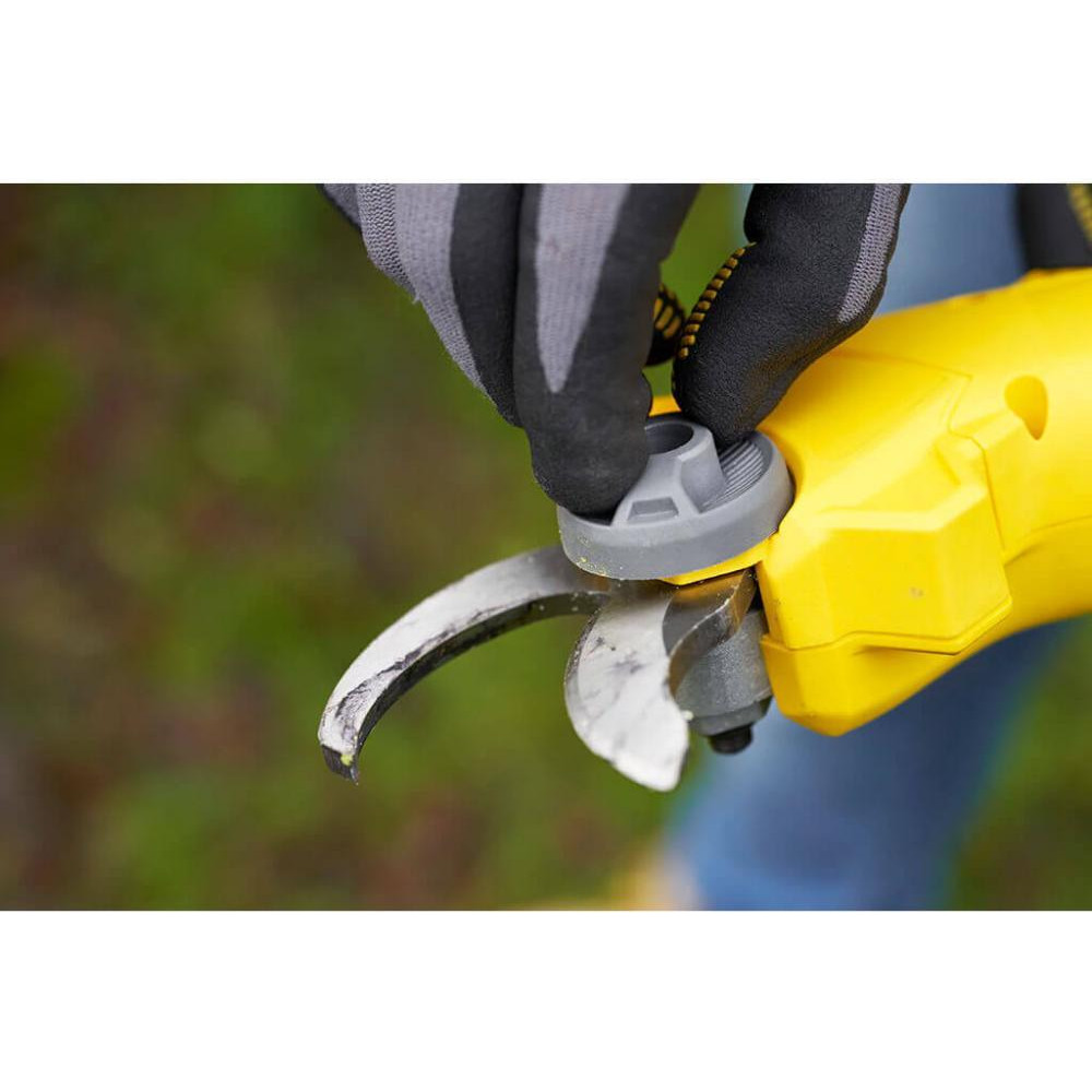 Фото Секатор аккумуляторный Stanley FATMAX SFMCPP32M1