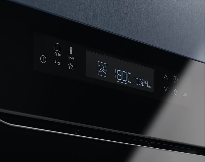 Духовка электрическая Electrolux EOB7S31Z 1361001 фото