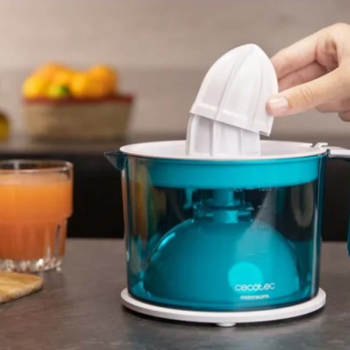 Фото Соковыжималка для цитрусовых (цитрус-пресс) Cecotec EssentialVita Adjust White electric juicer (CCTC-04147)