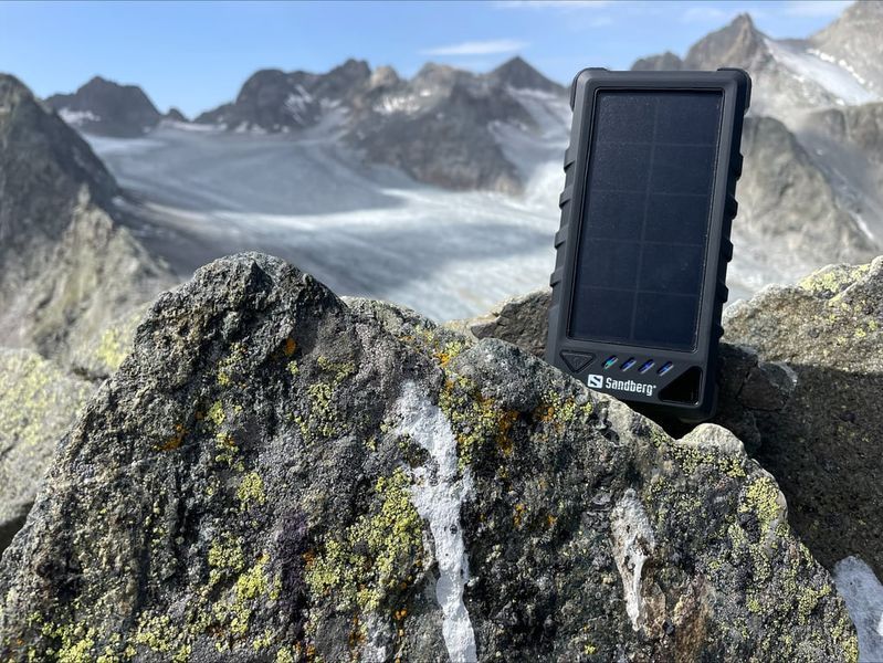 Зовнішній акумулятор (павербанк) із сонячною панеллю Sandberg Outdoor Solar Powerbank 16000 (420-35) 1364843 фото