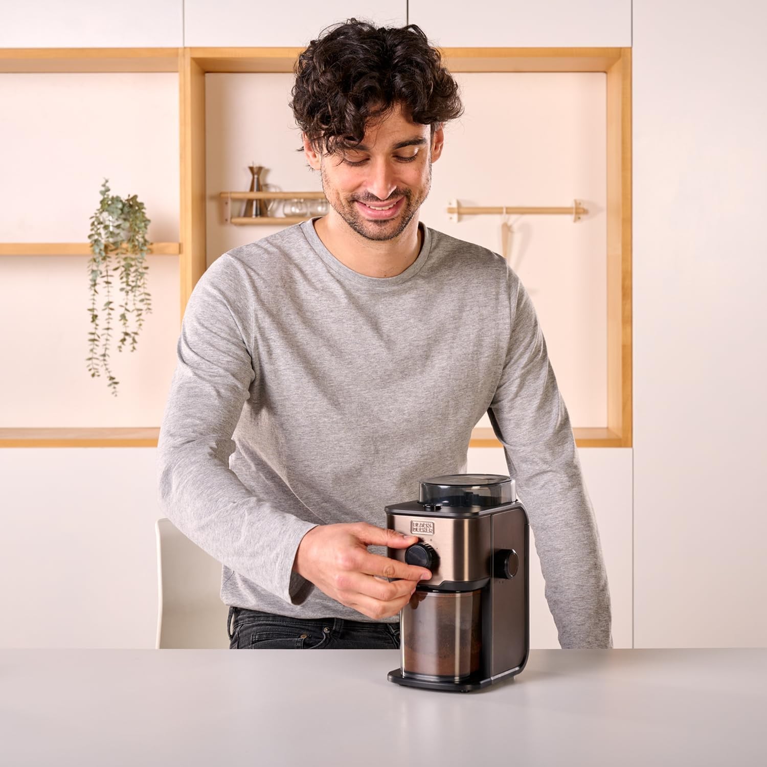 Фото Кавомолка електрична Black+Decker BXCG151E