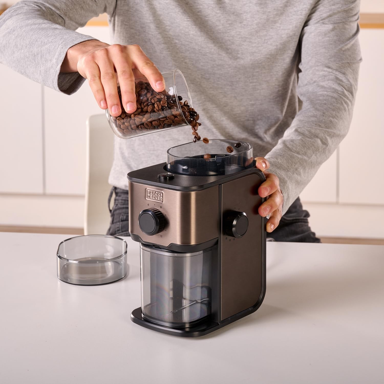Фото Кавомолка електрична Black+Decker BXCG151E