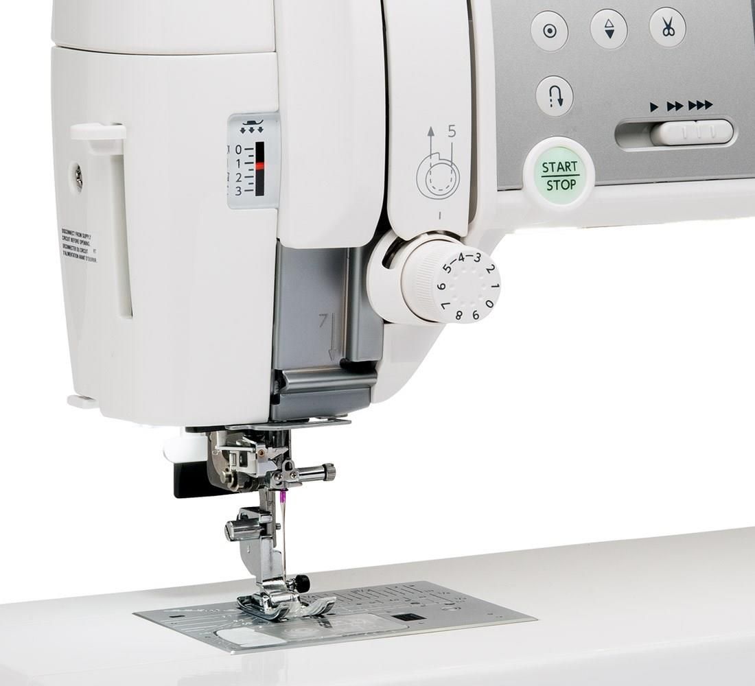 Фото Швейная машинка компьютеризированная Janome MC 6700P
