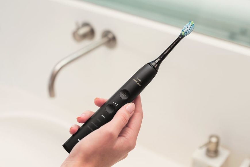 Електрична зубна щітка Philips Sonicare DiamondClean 9000 White & Black (HX9914/57) 1403132ua фото