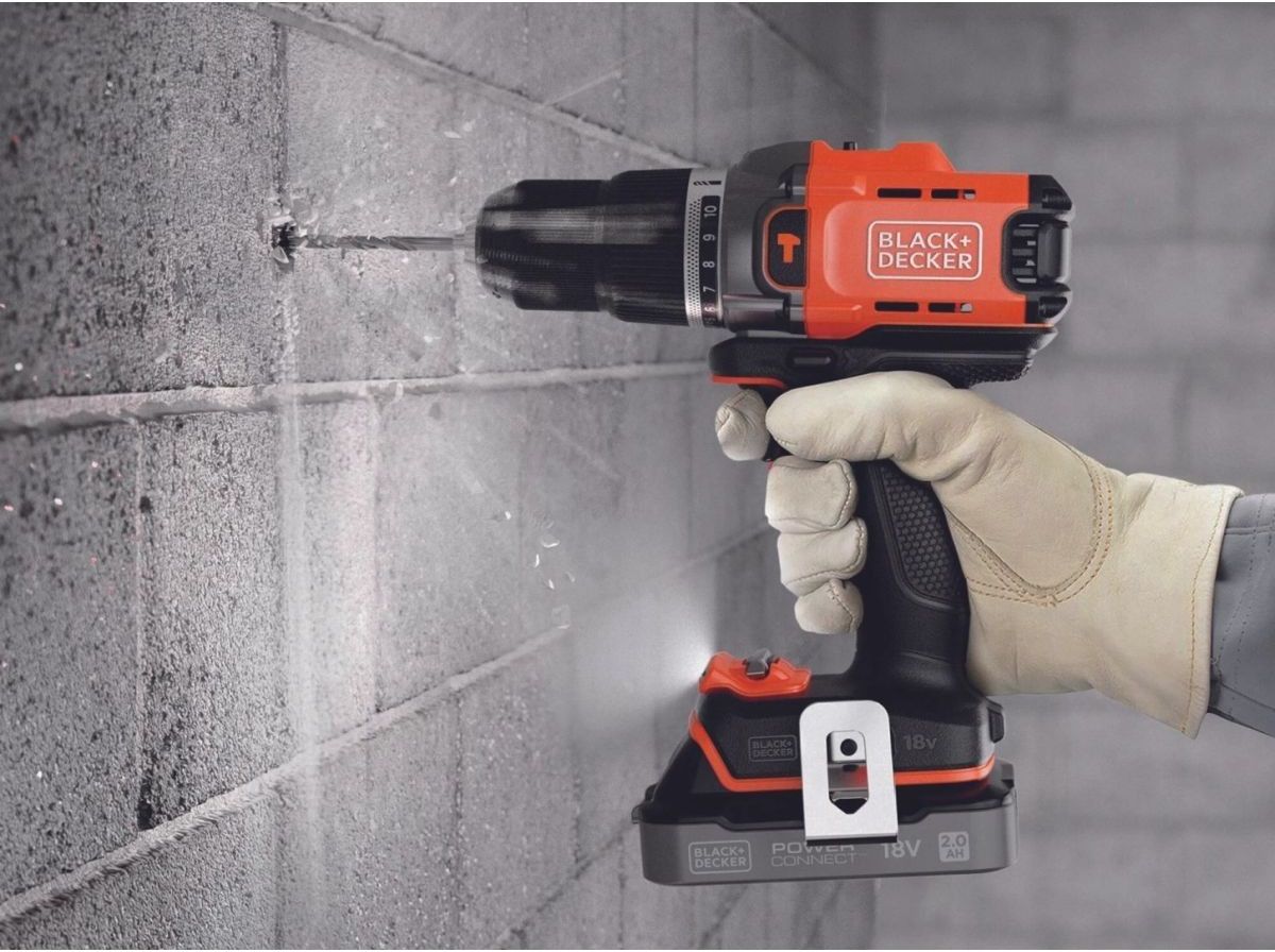 фото Шурупокрут Black+Decker BCD383D2TA 1