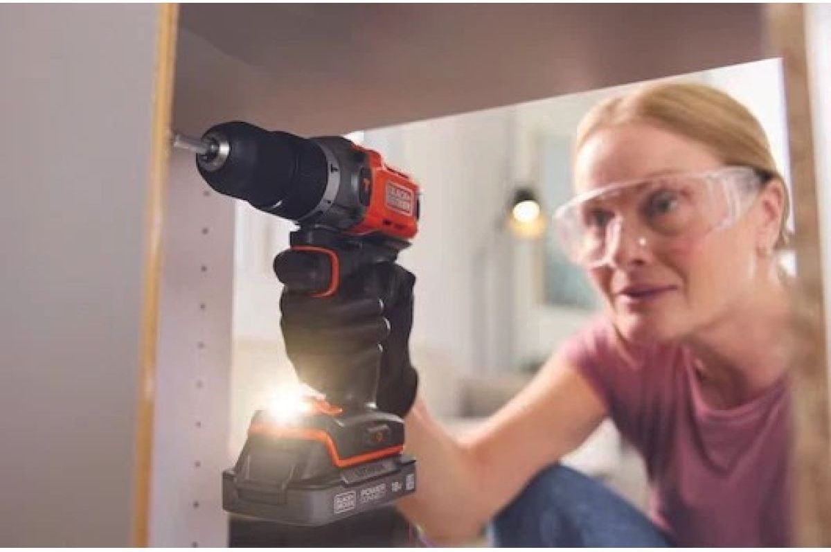 фото Шурупокрут Black+Decker BCD383D2TA 2