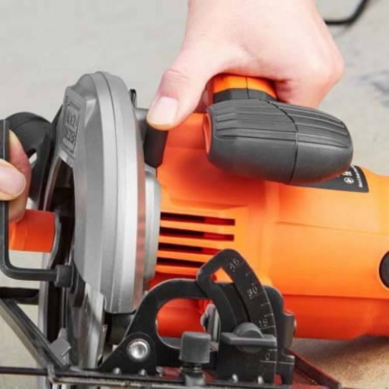 фото Дисковая пила Black+Decker CS1550 1